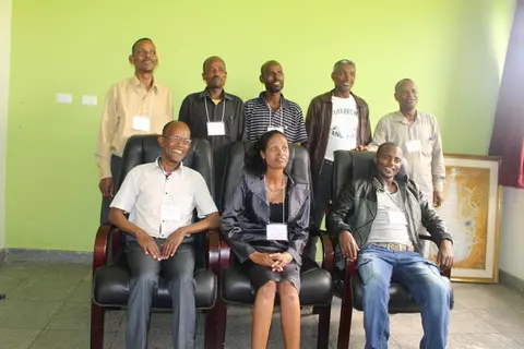 እእኖር ወያ ጉርዳ መጣፍ ቅዱስ ተርጓሚቪ ያአርሙታቭ ኮሚቴ:: /የእኖር መጽሐፍ ቅዱስ ተርጓሚዎች አና አራሚ ኮሚቴዎች ጋር።/The consultancy team of Inor's bilbe translation