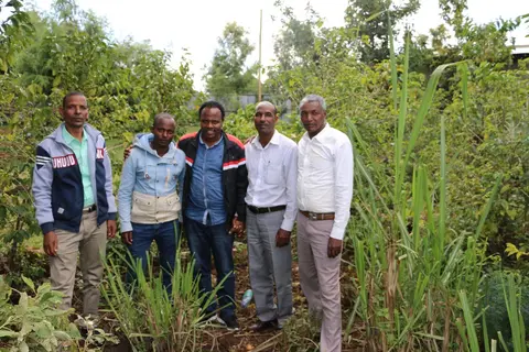 እእኖር ወያ ጉርዳ መጣፍ ቅዱስ ተርጓሚምሺ ሜና ያቂማሙጭታ ሁኖዋ እማትሜ::/የእኖር አዲስ ኪዳን መጽሐፍ ቅዱስ ተርጓሚዎችና አስተባባሪዎች።/Inor's New Testament translation team.